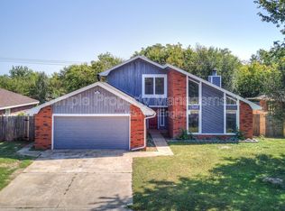 2320 Yellowstone Dr, Yukon, OK 73099