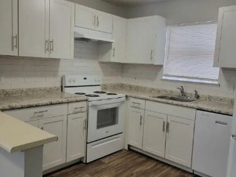 101 Abby Ln — Photo 9
