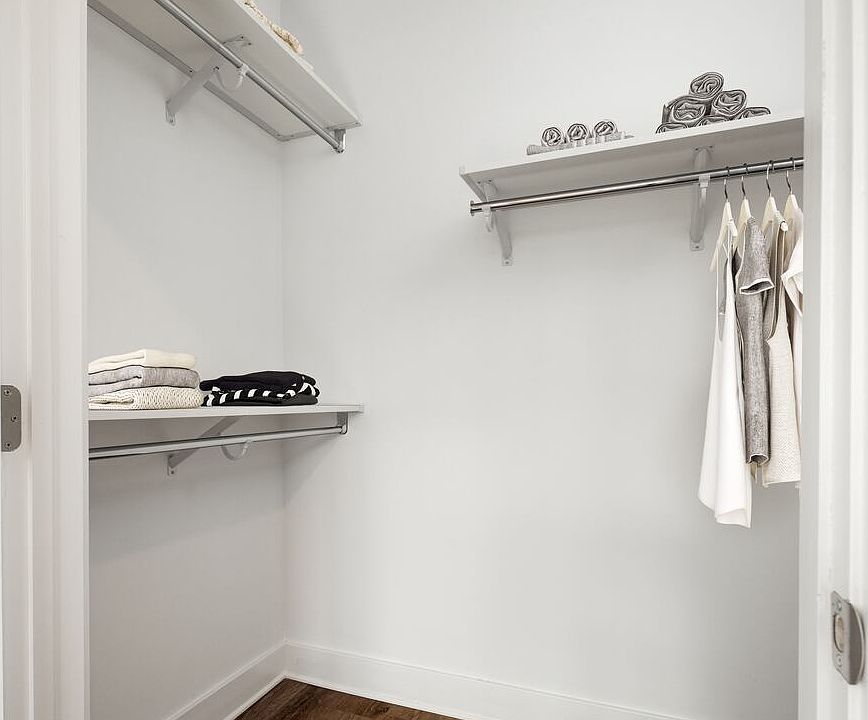 Walk-in Closet