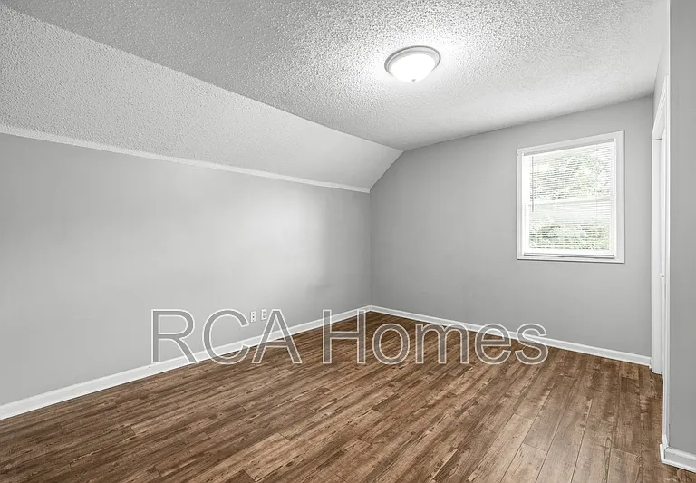 1533 Draper St — Photo 5