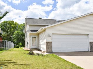 1729 49th St S, Fargo, ND 58103