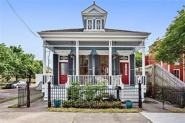 1st image of 3826 Burgundy St
