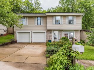 1247 Green Knoll Dr, Fenton, MO