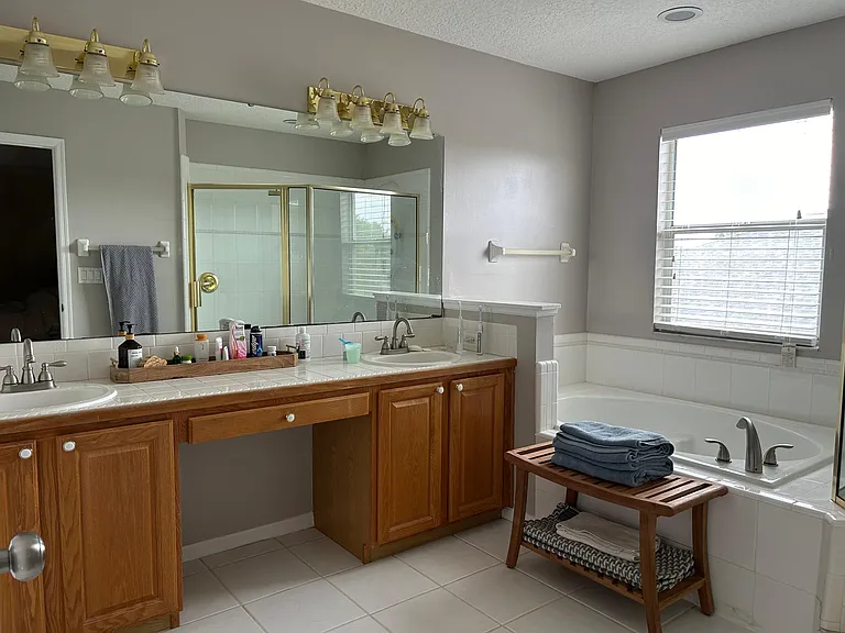 209 Strathmore Cir — Photo 37