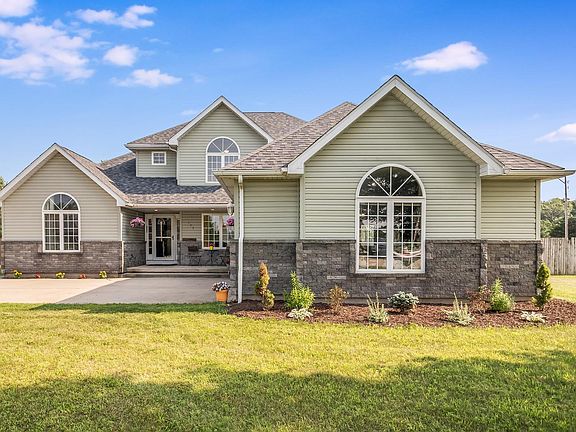 3rd image of 102 Prairie Dr
