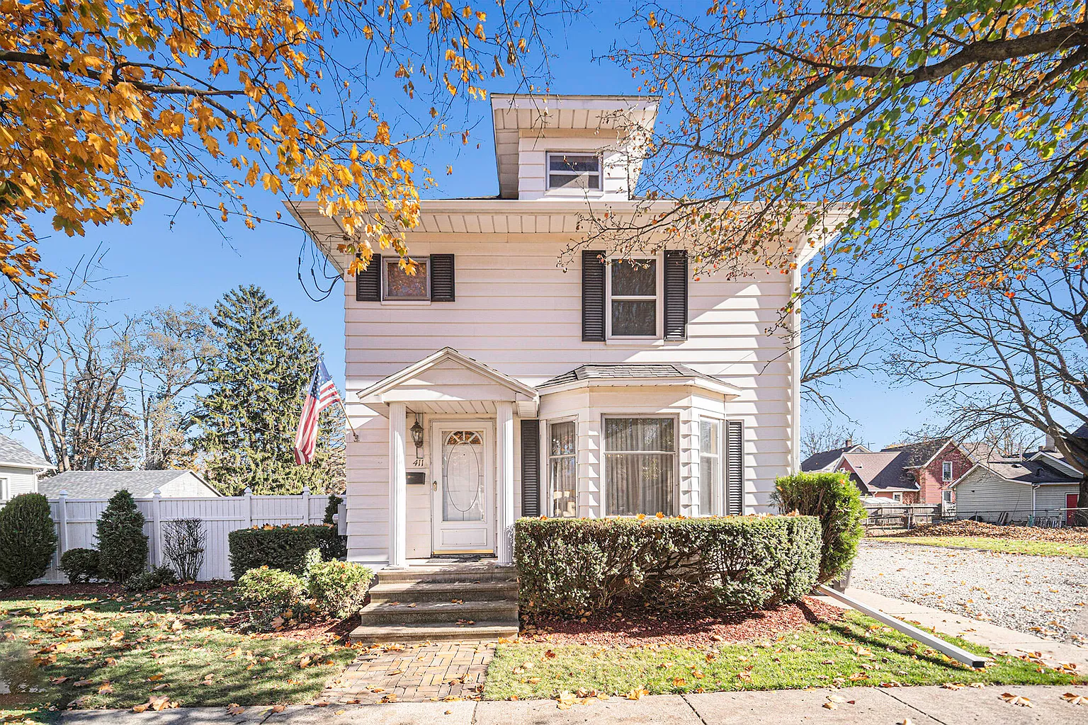 411 N Elm Ave photo 1