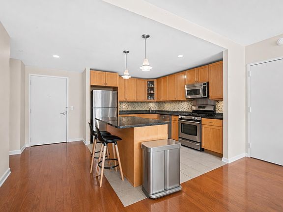 5th image of 700 Grove St APT 2L