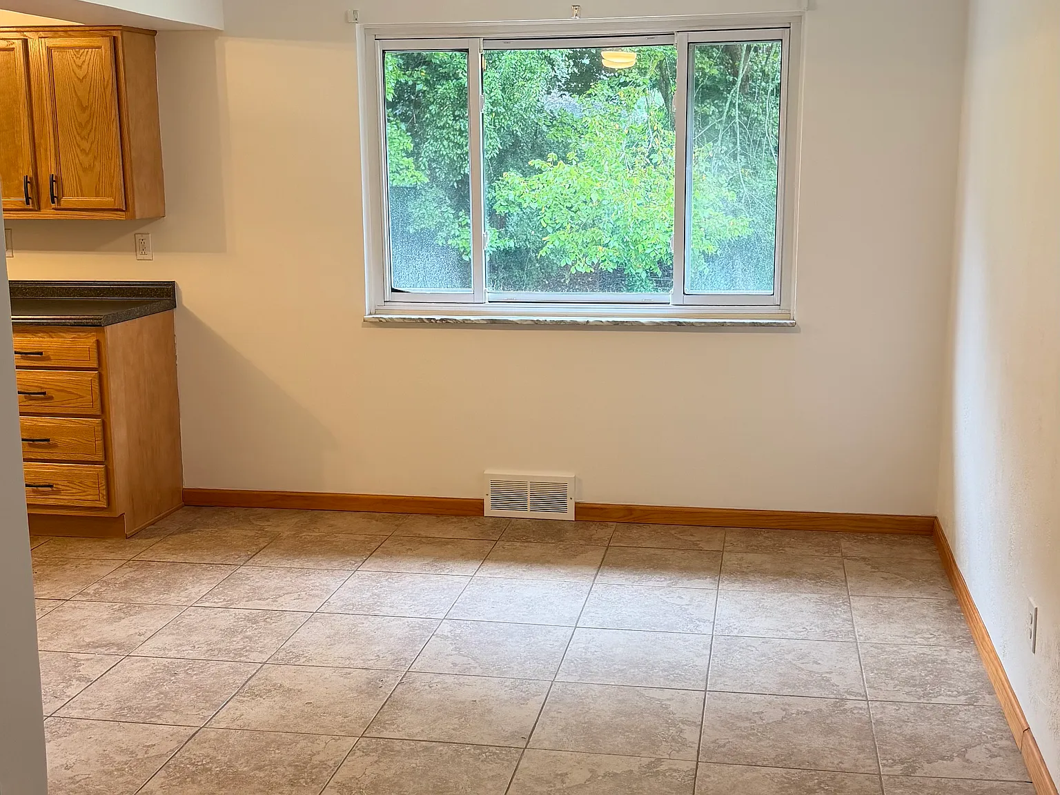 3 bed, 1600 sqft, $1,595 — Photo 4