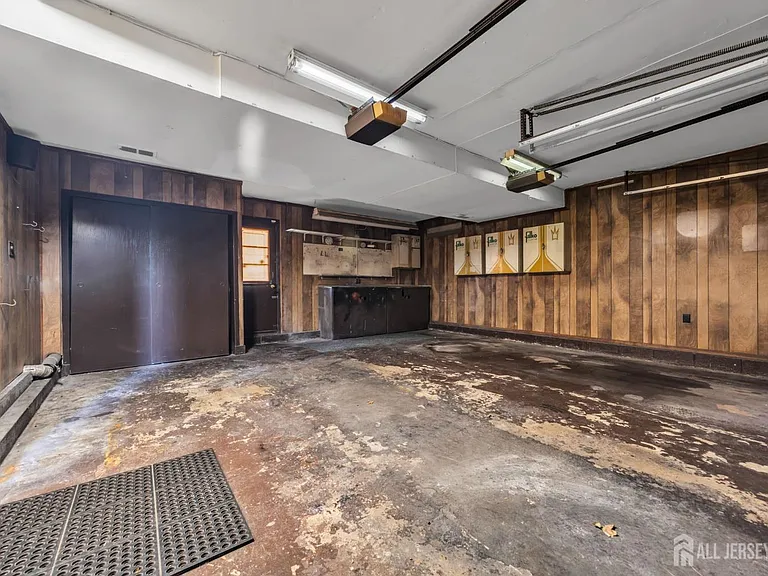 132 Somerset Ave — Photo 22