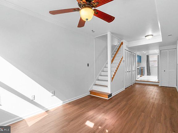 4th image of 241 S Chapel St