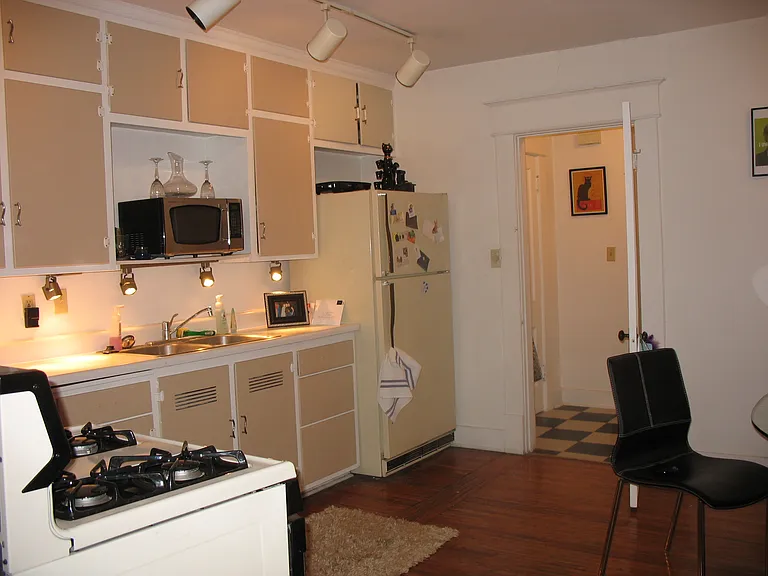 1605 E St — Photo 9