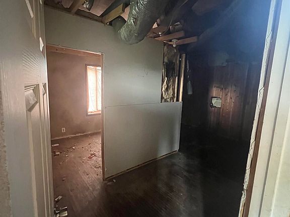 3rd image of 109 W Church St