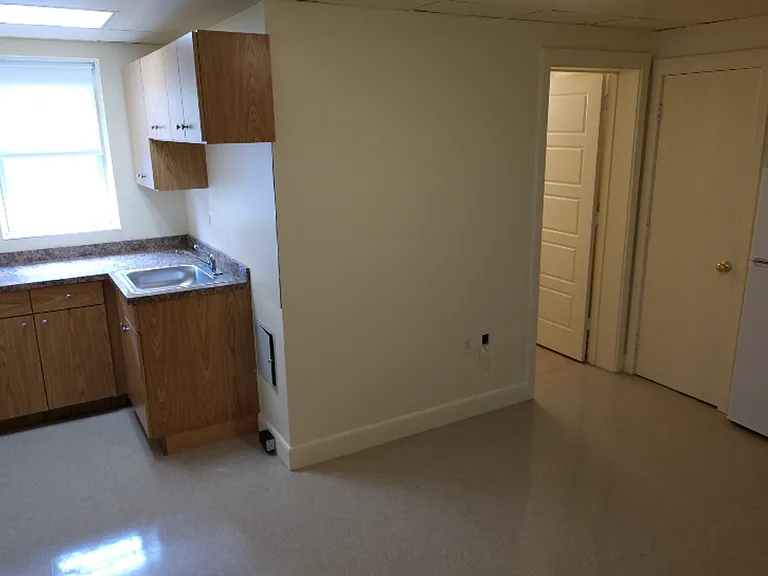 284 Oakland St — Photo 4