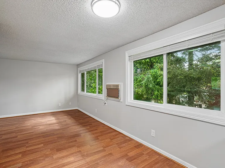 Linden Lane Apartments — Photo 9