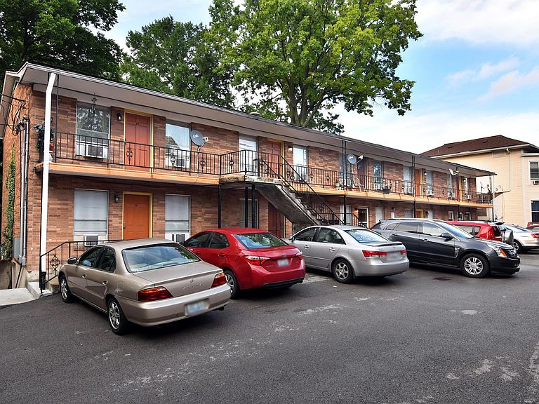 Parkway Place I 4728 Southern Parkway 13 Apartment Rentals