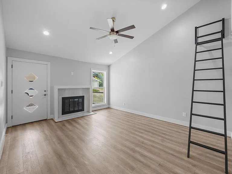 10257 Bridgeland Ln — Photo 5