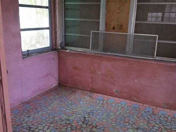 5th image of 3800 Oak Ave