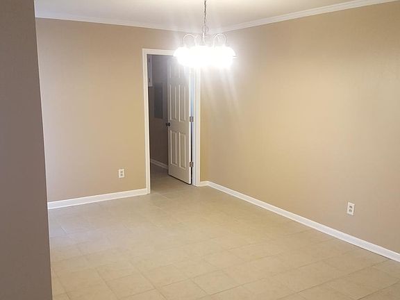 3rd image of 2517 Belmont Blvd