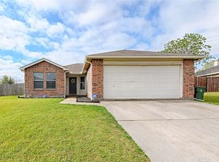 950 White Dove Dr, Arlington, TX 76017