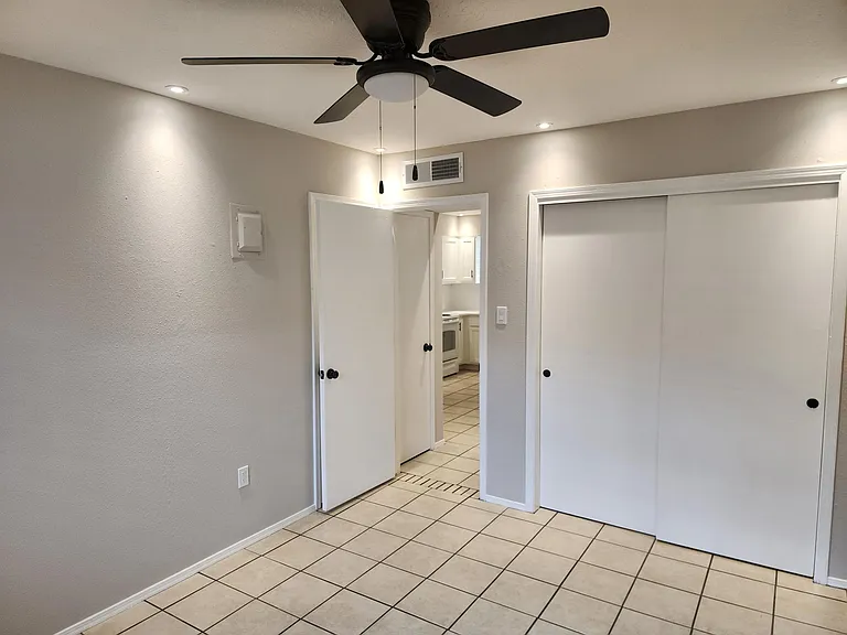 320 Alvarado Dr NE #B — Photo 6