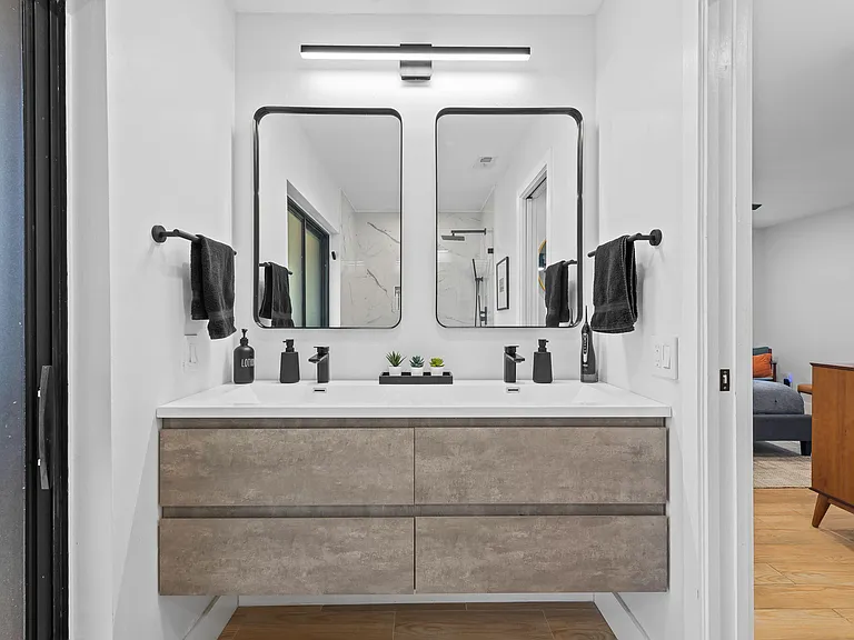 305 SW 28th Ave — Photo 16