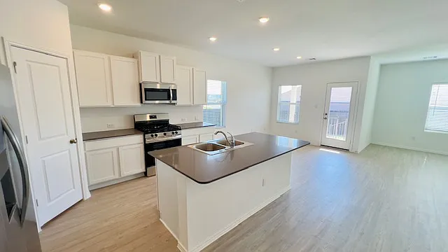 1801 Four Waters Loop — Photo 4