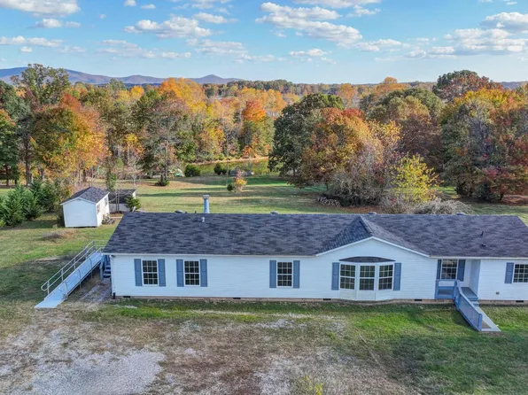 381 Browns Point Dr, Moneta, VA 24121