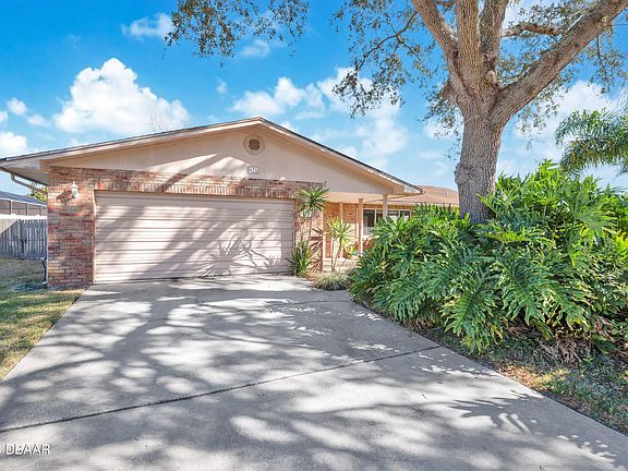 3rd image of 671 Tumblebrook Dr