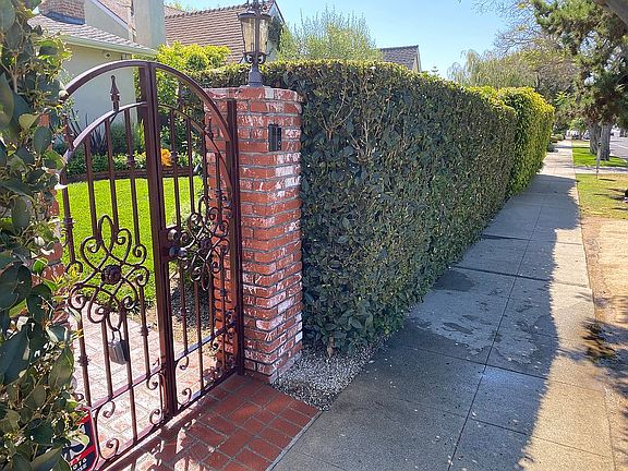 3rd image of 2302 Overland Ave