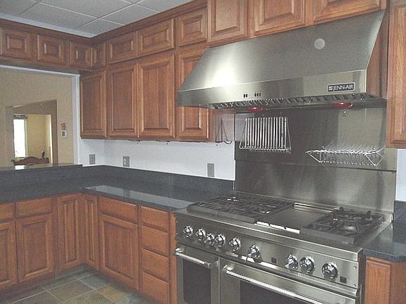 4th image of 235 Emerson Ave