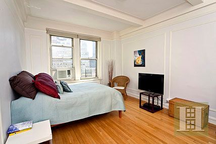 5th image of 310 W 72nd St #8C