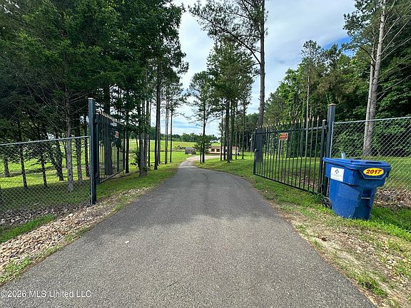 2nd image of 552 Bennett Cir