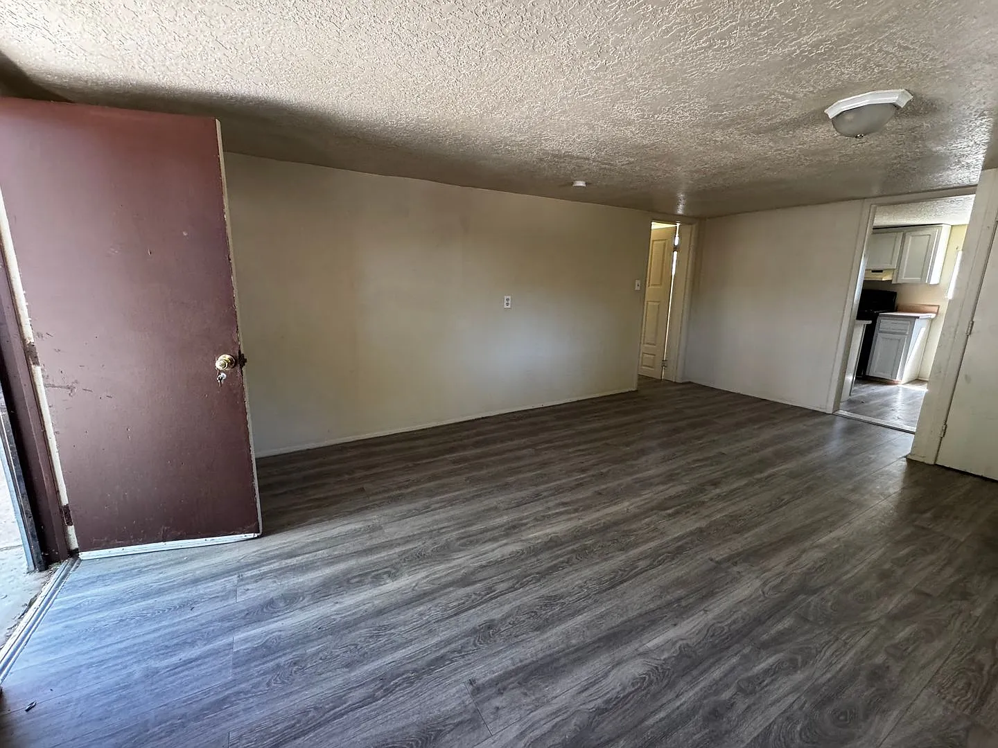 1579 - 2018 Nancy St SW — Photo 3