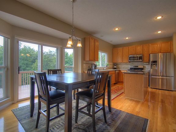 5th image of 2114 Barclay Ct
