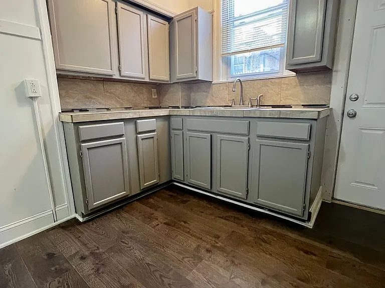 3253 N Dover St — Photo 10