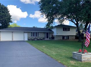 166 Country Ln, Rochester, NY 14626