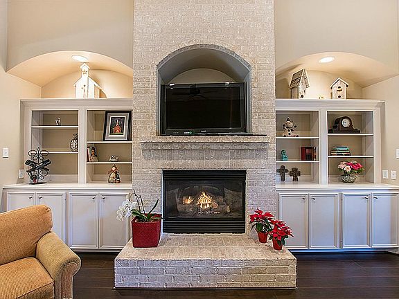 5th image of 105 Piping Rock Dr