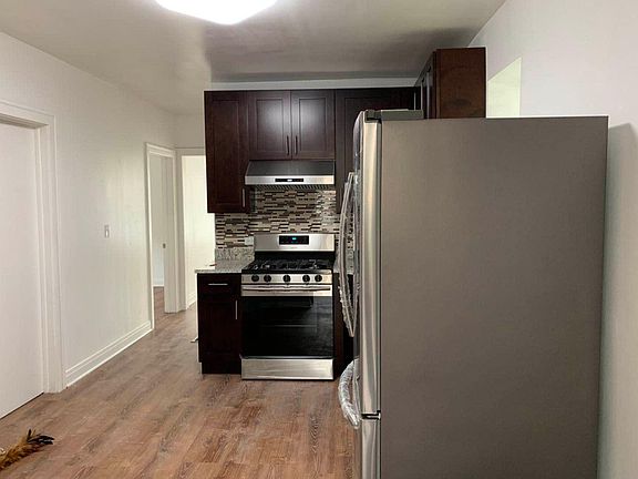 4th image of 3624 S Wood St #2