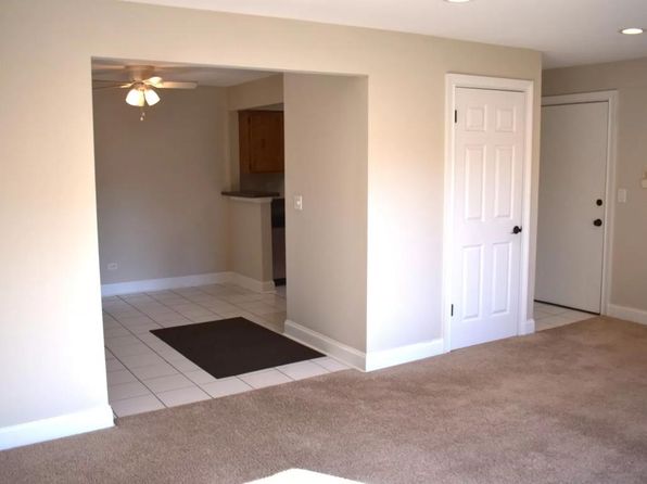 11608 Roberts St APT 8, Mokena, IL 60448