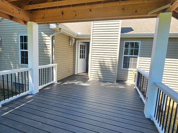 2nd image of 1420 Laurel Oak Dr