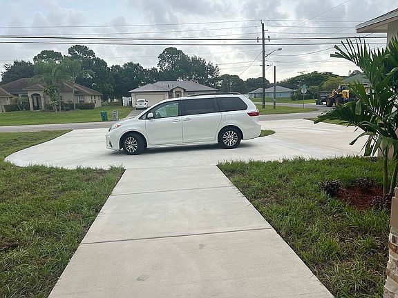 3rd image of 2074 SW Savage Blvd