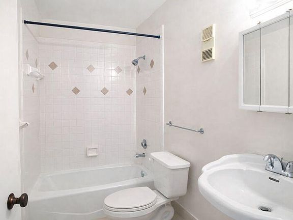 4th image of 1443 SW 27th Ave #2D