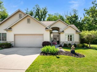 58561 Baugo Cove Dr, Elkhart, IN 46517