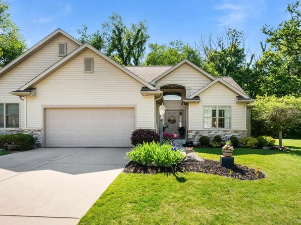 58561 Baugo Cove Dr, Elkhart, IN 46517