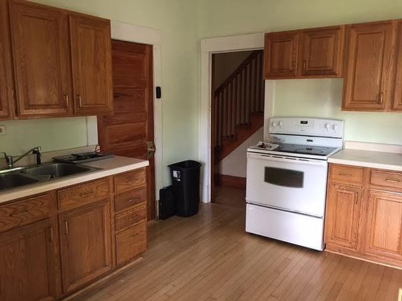 3rd image of 1515 S Broadway St