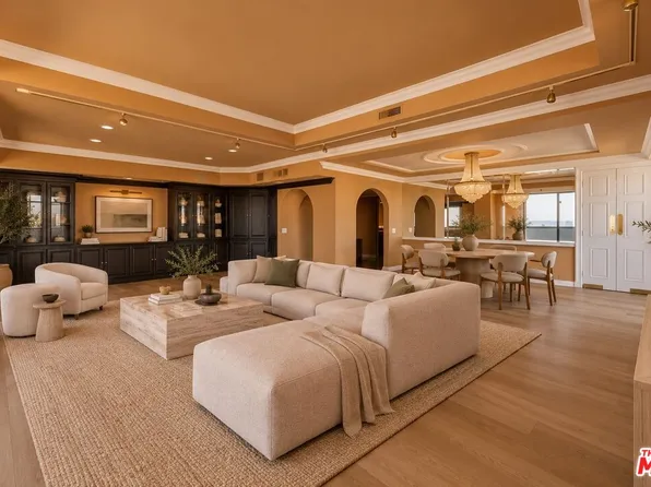 7250 Franklin Ave, Los Angeles, CA