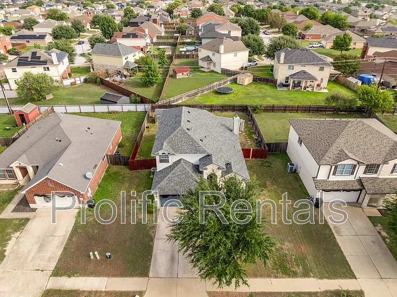 3 bed, 2.5 bath, 1986 sqft, $1,900 — Photo 4