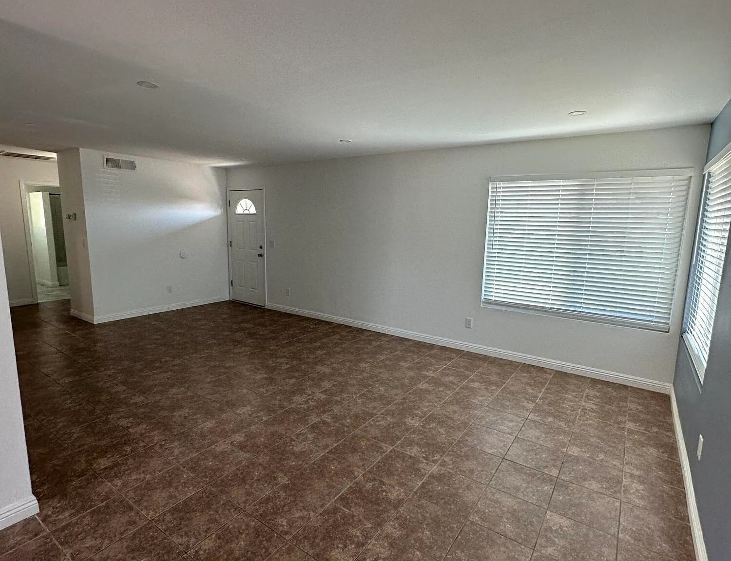 2 bed, 1.0 bath, 1300 sqft, $1,500 — Photo 4
