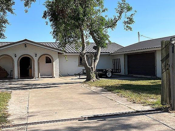3rd image of 1230 Moon Lake Dr N