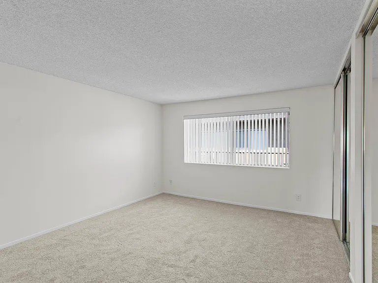 Tuscany Apartments — Photo 29